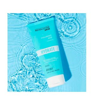 Revolution Skincare - *Hydrate* - Hydrating facial cleanser with hyaluronic acid